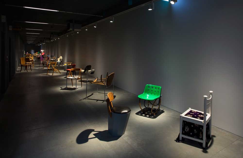 پروژه: ۱۰۰ صندلی در ۱۰۰ روز (100 Chairs in 100 Days / 2007)